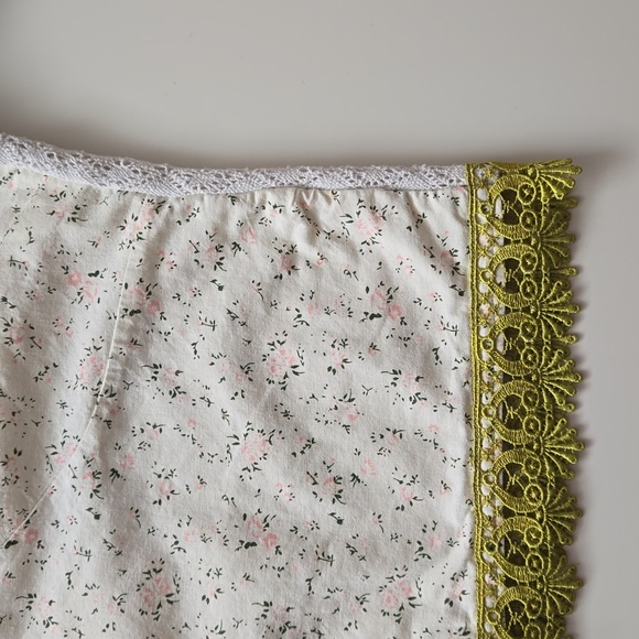 Refashioned Puffed Sleeve Ditsy Floral Top (M/L) - Picture 10 of 11